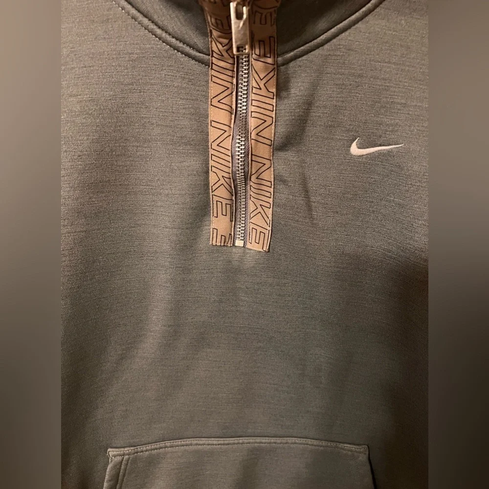 Nike therma fit sweatshirt size large